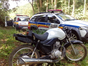 Uma das motos foi recuperada nesta segunda-feira, no bairro Matinha.