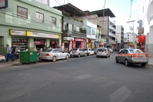No trecho que compreende a Casa de Cultura até o Shopping, na Avenida Salime Nacif, no centro de Manhuaçu. No local, o que hoje tem sentido único, terá mão dupla em breve para um período de testes de 30 dias